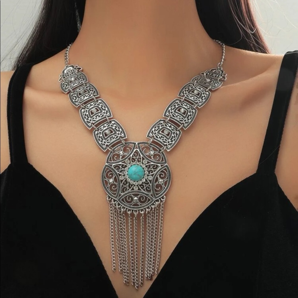 Silver Metal Tassel Pendant Vintage Necklace